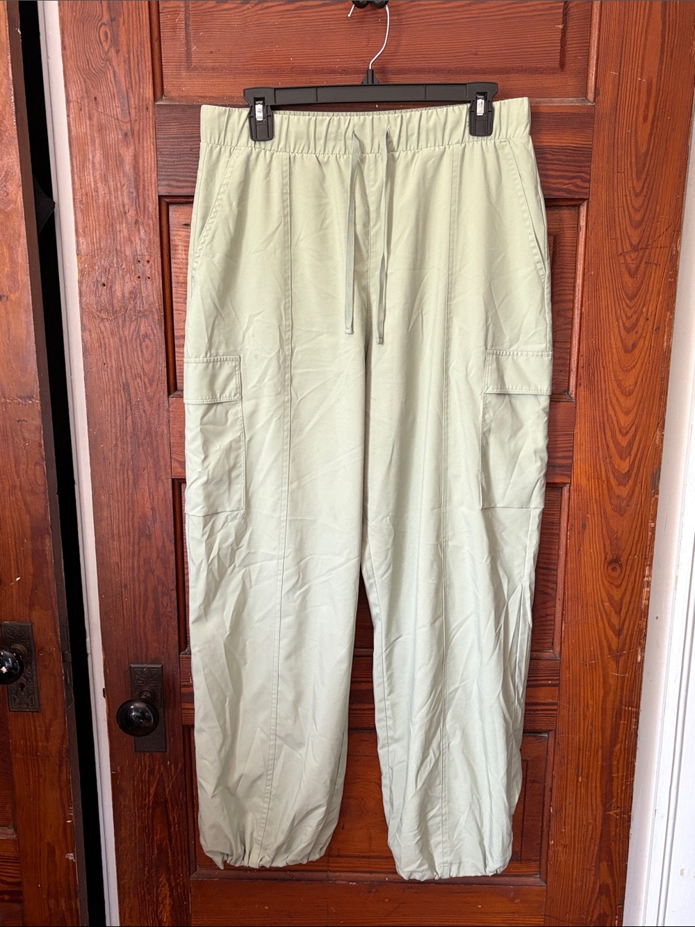 Gap Fit Runaround Parachute Pant Sage Green size M Women’s